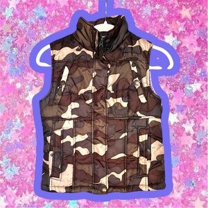 London Fog Camouflage Puffer vest with Purple Lining XS S wms 14 16 kids camo